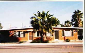 5721-5723 E Pima St Apartamentos