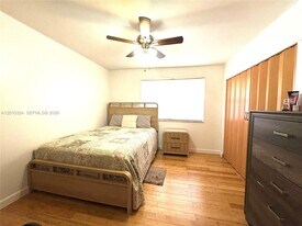 5424 Gate Lake Rd in Tamarac, FL - Building Photo