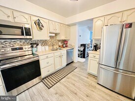 12010 Glen Alden Rd in Fairfax, VA - Building Photo