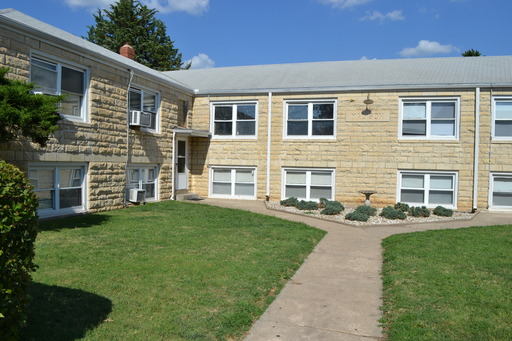 Madison Apartments in Junction City, KS - Building Photo