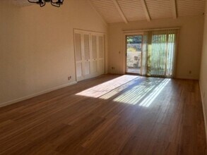 6057 Montgomery Bend in San Jose, CA - Foto de edificio - Building Photo