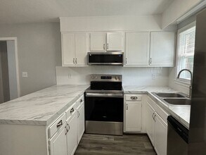 4 Clark Ct in Greensboro, NC - Building Photo - Building Photo