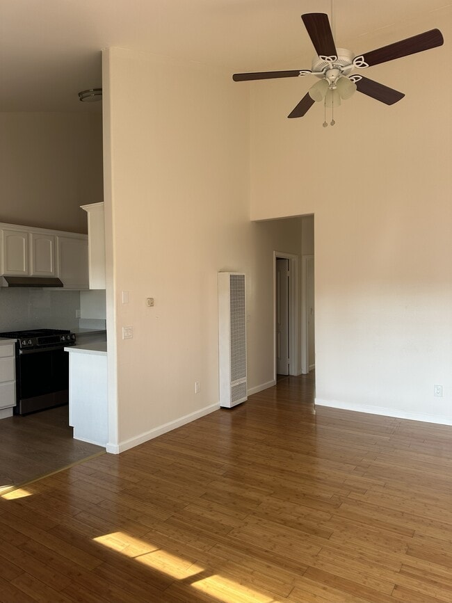 1035 Myrtle Ave, Unit 3 in Long Beach, CA - Building Photo - Building Photo