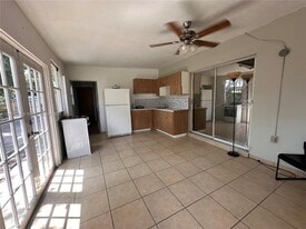 16901 NW 51st Pl in Miami Gardens, FL - Building Photo