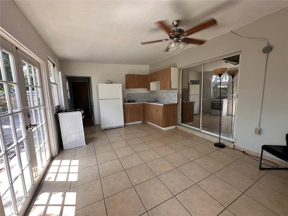 16901 NW 51st Pl in Miami Gardens, FL - Building Photo