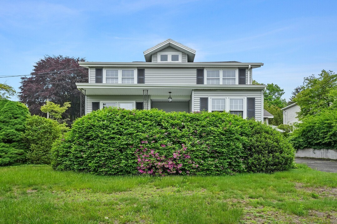 481 Bronson Rd in Fairfield, CT - Building Photo