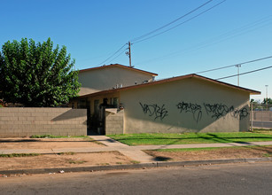 4427-4449 E Hamilton Ave in Fresno, CA - Building Photo - Building Photo