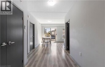 275 Larch St in Waterloo, ON - Building Photo - Building Photo