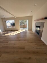 1033 Northeast Kayak Loop, Unit #2 in Bend, OR - Building Photo - Building Photo