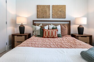 Nova in Irvine, CA - Foto de edificio - Building Photo