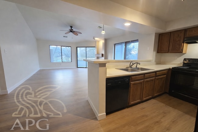 1070 Acapulco Ct in Colorado Springs, CO - Foto de edificio - Building Photo