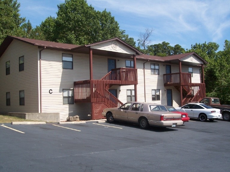 West Wood Apartment in Branson, MO - Building Photo