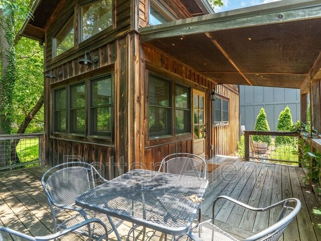 property at 81 5th Ave