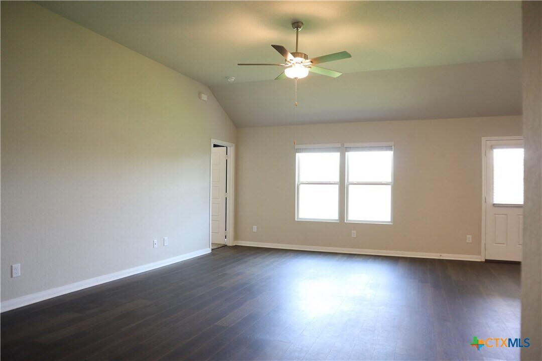 637 Oleander Crk in New Berlin, TX - Building Photo