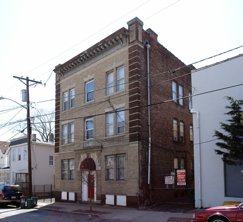 166 Pierson St in Orange, NJ - Foto de edificio