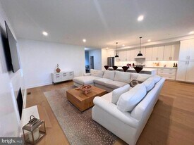 986 Henry Ave in Wayne, PA - Building Photo