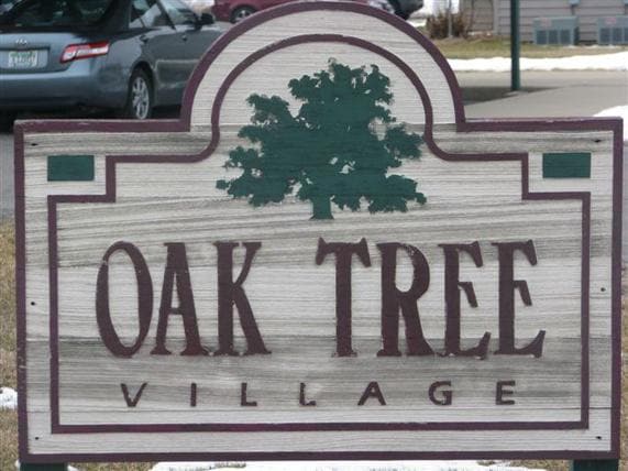 Grand Oak Tree Apartments in Grand Ledge, MI - Foto de edificio - Building Photo
