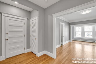 142 Sutherland Rd, Unit 1 in Boston, MA - Foto de edificio - Building Photo