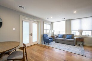 2100 Newport Pl NW in Washington, DC - Building Photo