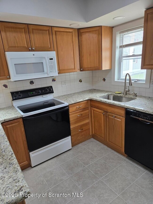532 Boulevard Ave in Dickson City, PA - Building Photo - Building Photo