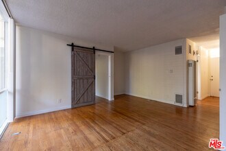 11131 Rose Ave in Los Angeles, CA - Building Photo - Building Photo