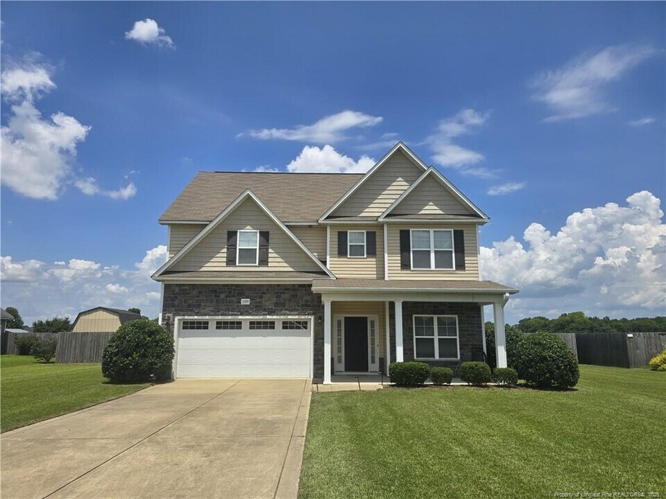 3599 Thrower Rd in Hope Mills, NC - Building Photo
