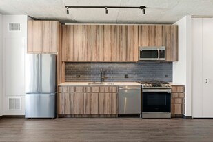 1601 W Lake St in Chicago, IL - Building Photo