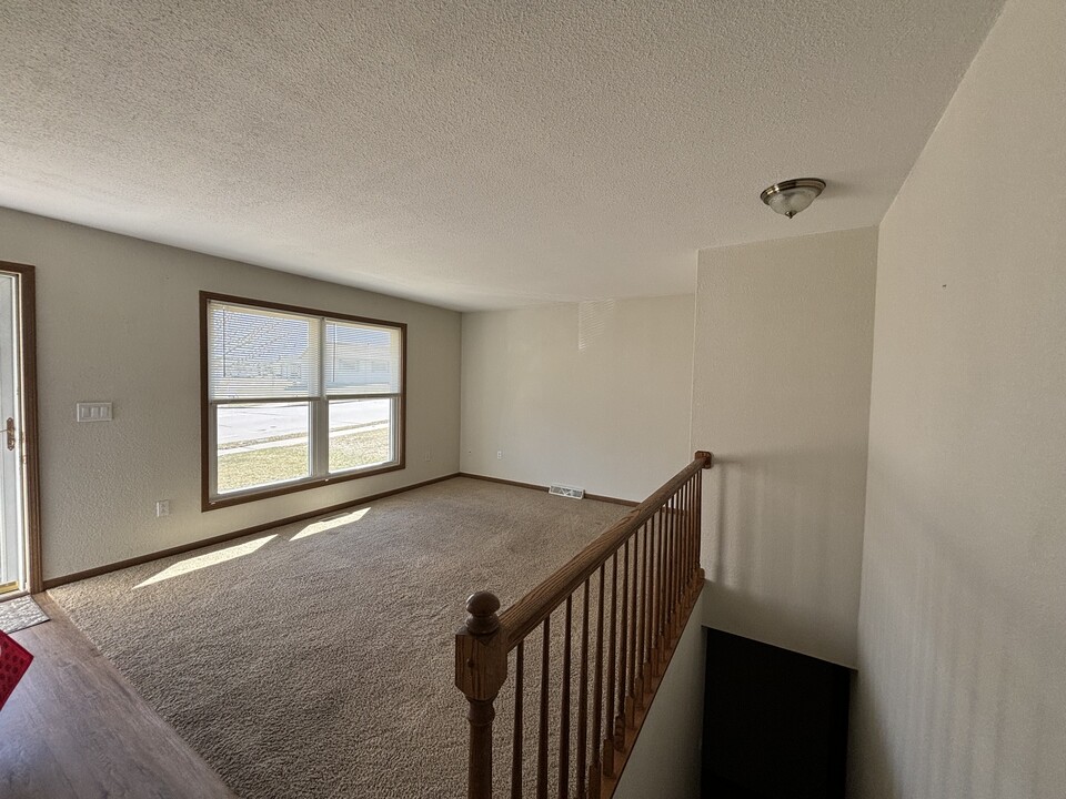 2109 Hummingbird Dr in Dubuque, IA - Building Photo