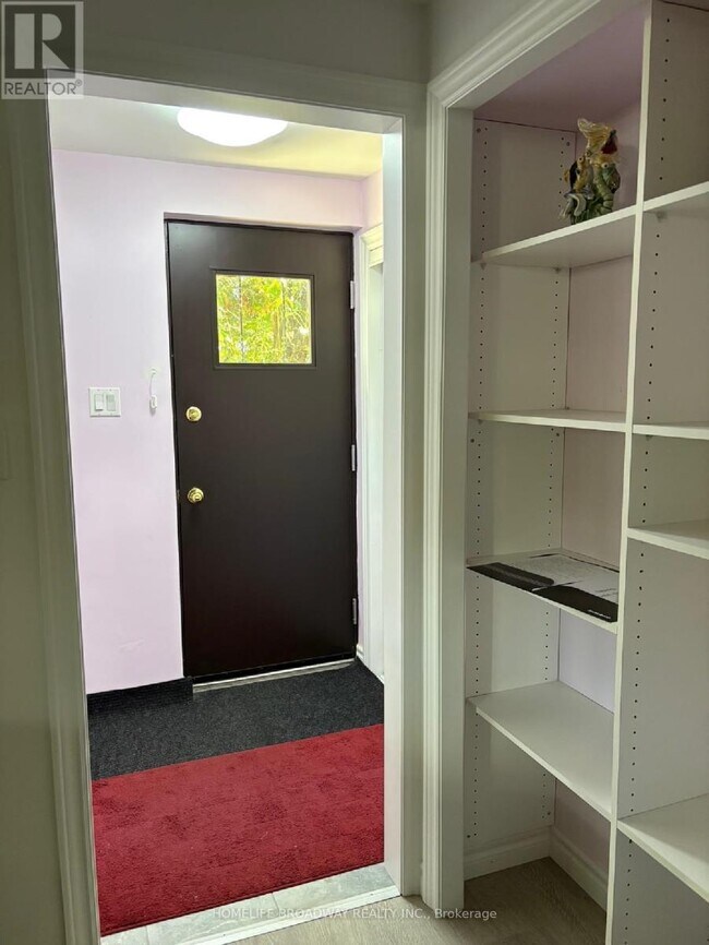 26 Tangmere Rd in Toronto, ON - Building Photo - Building Photo