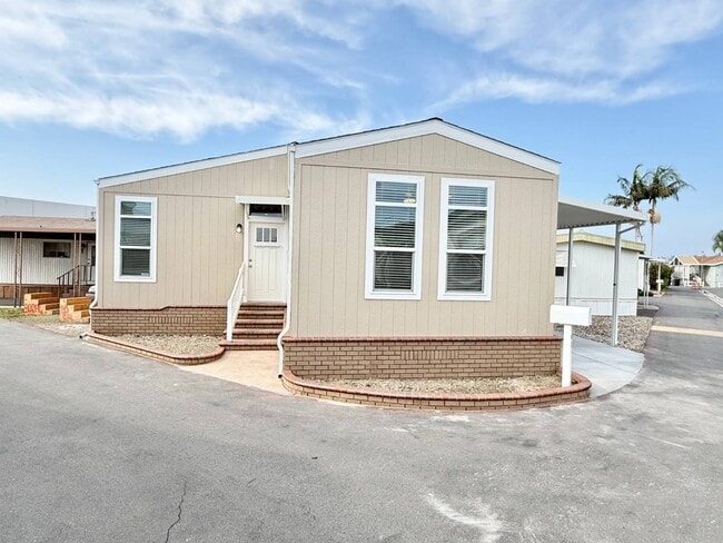 41 Spruce Via in Anaheim, CA - Building Photo - Building Photo