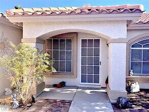 9560 Summerfest St in Las Vegas, NV - Foto de edificio - Building Photo
