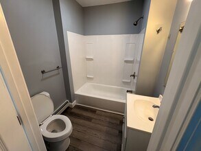 10 Morton St, Unit Unit 1 in Taunton, MA - Foto de edificio - Building Photo