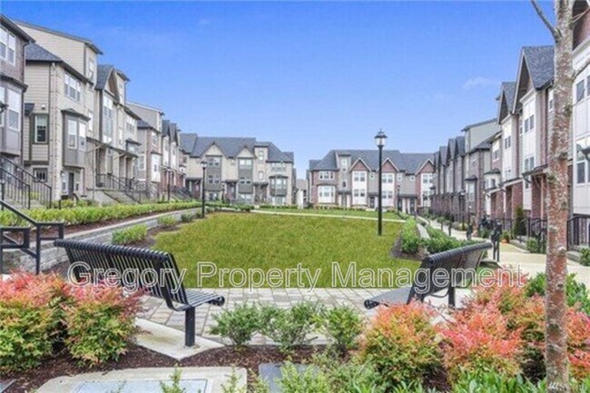 1327 Greenwich Walk NE in Issaquah, WA - Building Photo - Building Photo