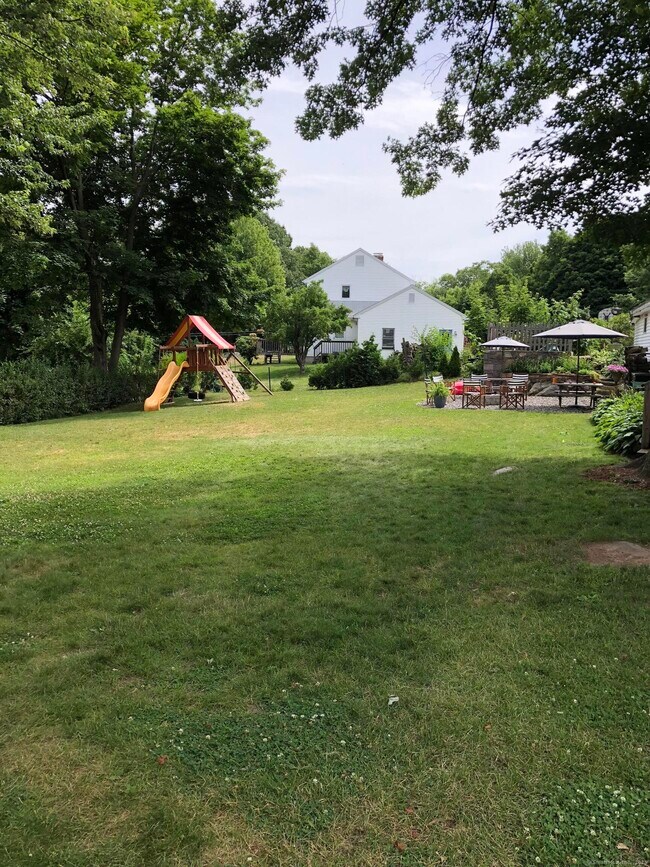 27 Seymour St in Bristol, CT - Building Photo - Building Photo