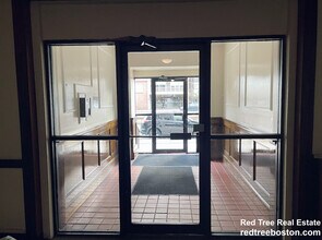 2003 Commonwealth Ave in Boston, MA - Building Photo - Building Photo