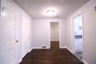 301 E 27th Ave in North Kansas City, MO - Building Photo - Building Photo