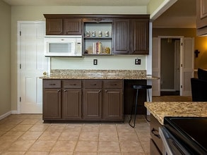 410 Laura Ann Dr in Collierville, TN - Foto de edificio - Building Photo