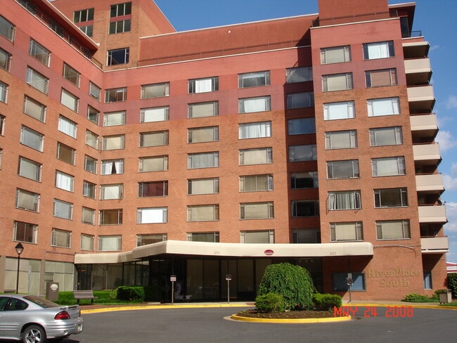 1011 Arlington Blvd, Unit 702 sevenOtwo in Arlington, VA - Building Photo - Building Photo