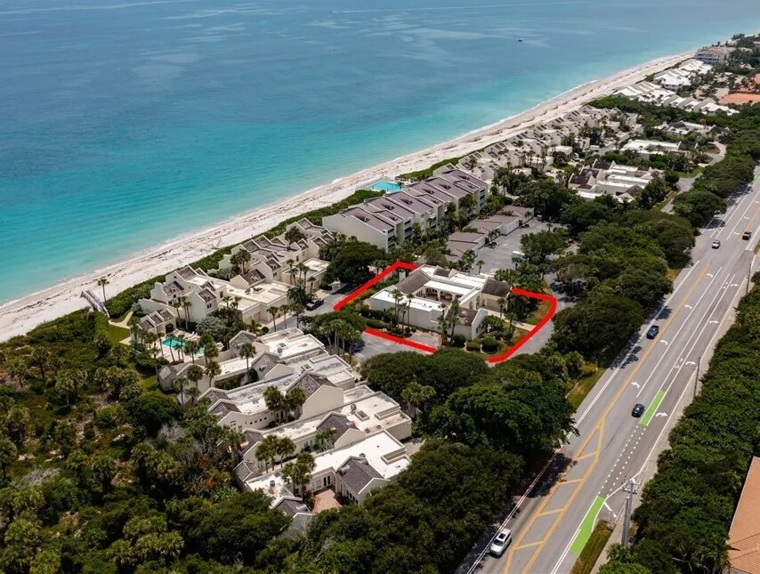 8414 Poinciana Pl in Indian River Shores, FL - Building Photo