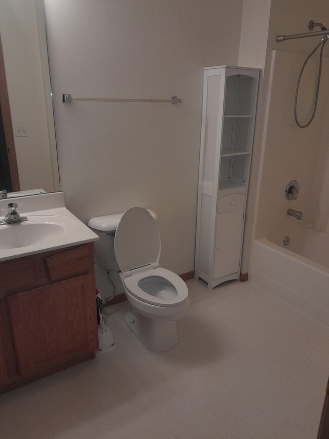 6905 67th St, Unit 104 in Kenosha, WI - Building Photo - Building Photo