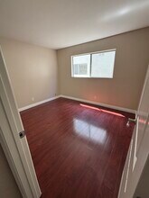 2841 Montrose Ave in Glendale, CA - Building Photo - Building Photo
