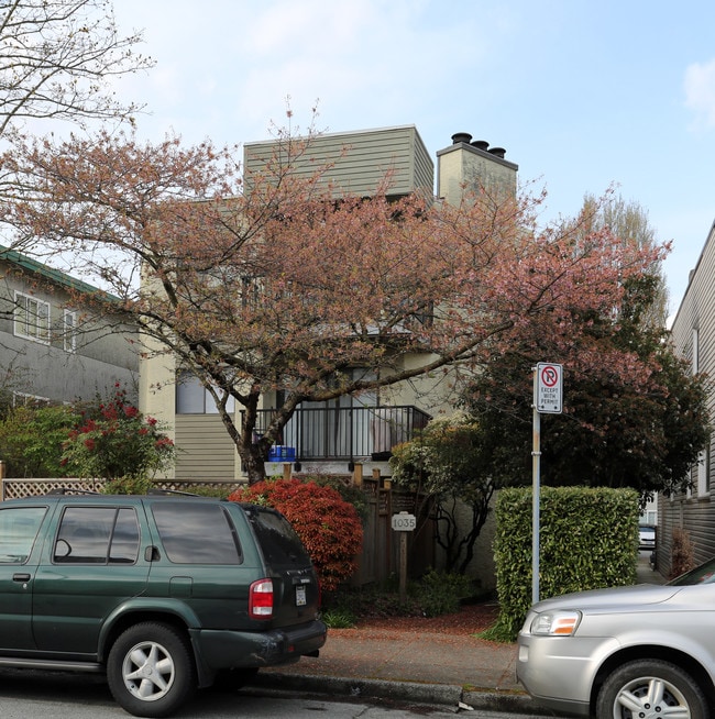 1035 W 13th Ave