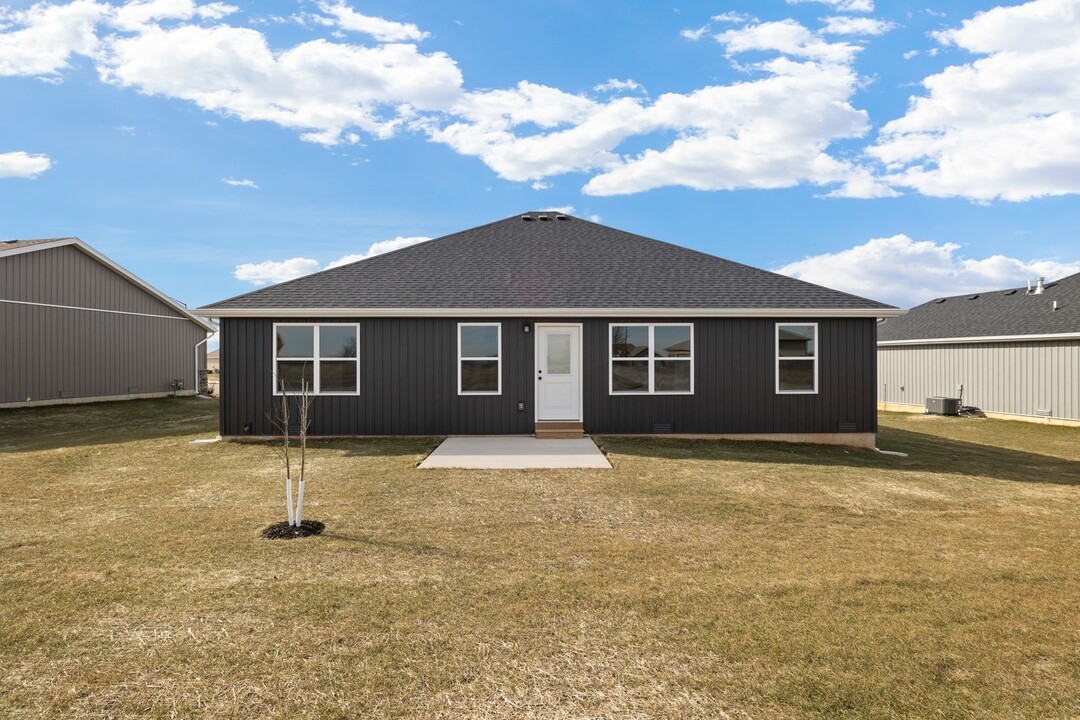 1717 E Macon St in Republic, MO - Building Photo