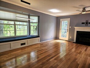 12146 Flag Harbor Dr in Germantown, MD - Foto de edificio - Building Photo