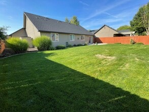 598 Washakie St E in Meridian, ID - Building Photo - Building Photo