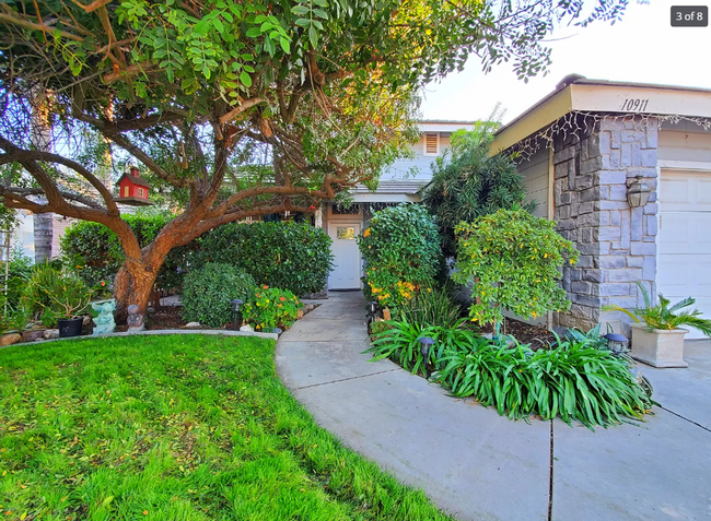 10911 Martingale Dr in Bakersfield, CA - Building Photo - Building Photo