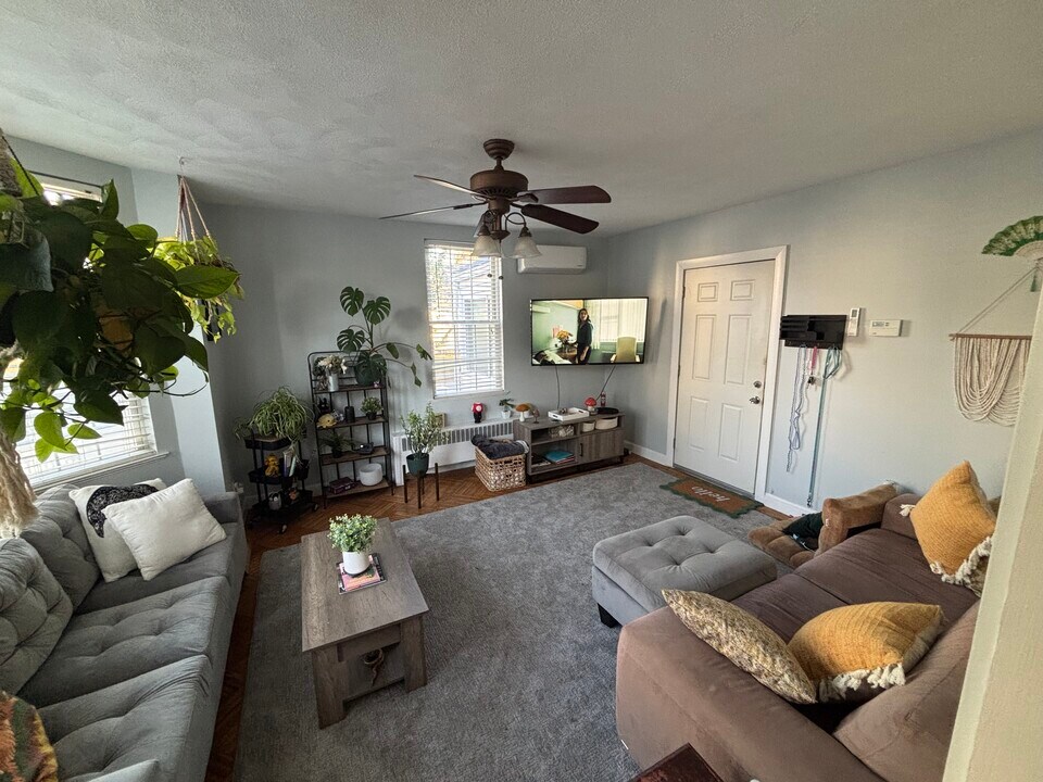 77 Circuit St, Unit #1 in Melrose, MA - Building Photo