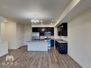 887 E 98th Ave in Thornton, CO - Foto de edificio - Building Photo