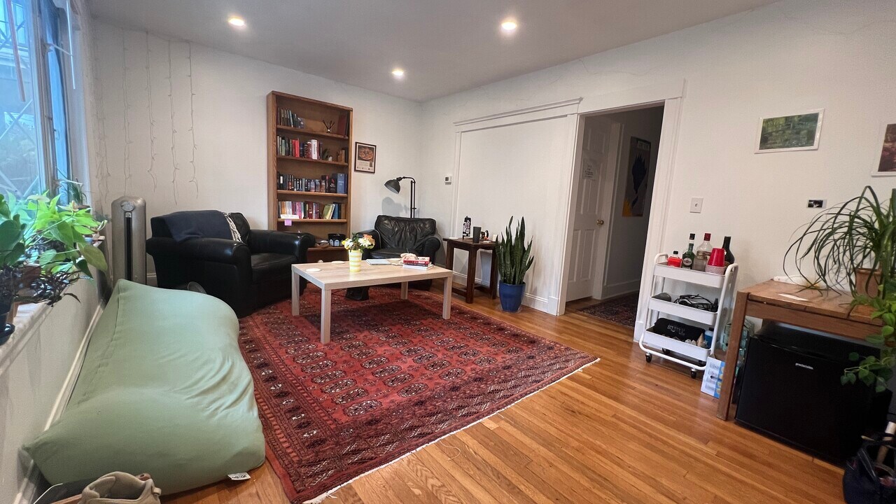 24 Chetwynd Rd, Unit Apt 1 in Somerville, MA - Foto de edificio