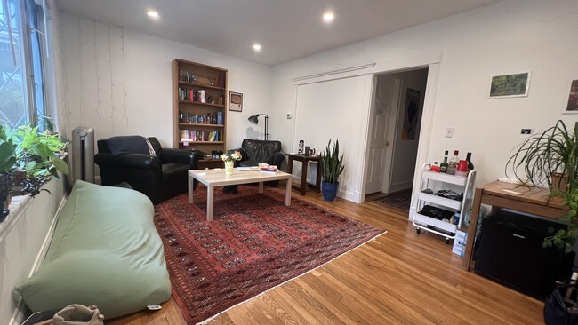 24 Chetwynd Rd, Unit Apt 1